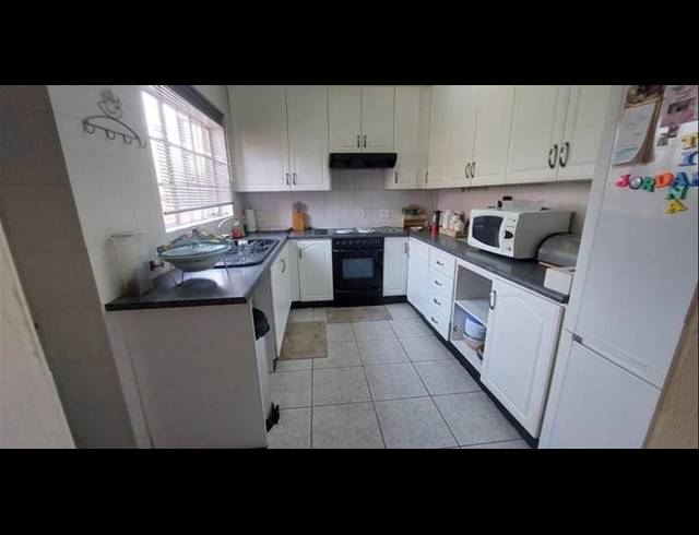 4 BEDROOM TOWNHOUSE FOR SALE IN BASSONIA